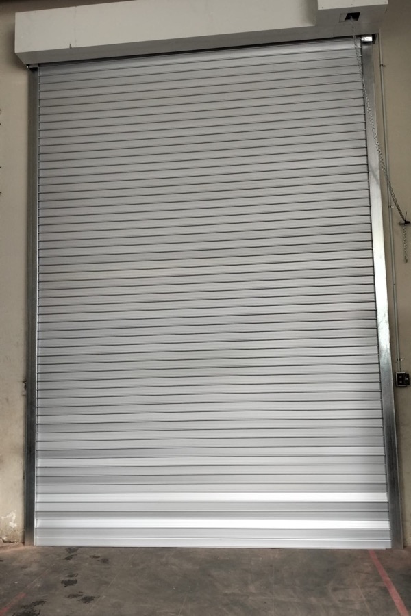 Industrial roller shutter with external operating chain
